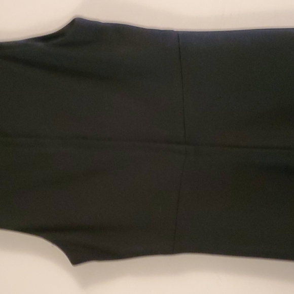 A simple but elegant evening gown. - Picture 6 of 16
